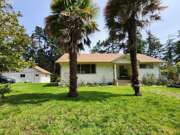2404 Arizona St, Port Orford, OR 97465