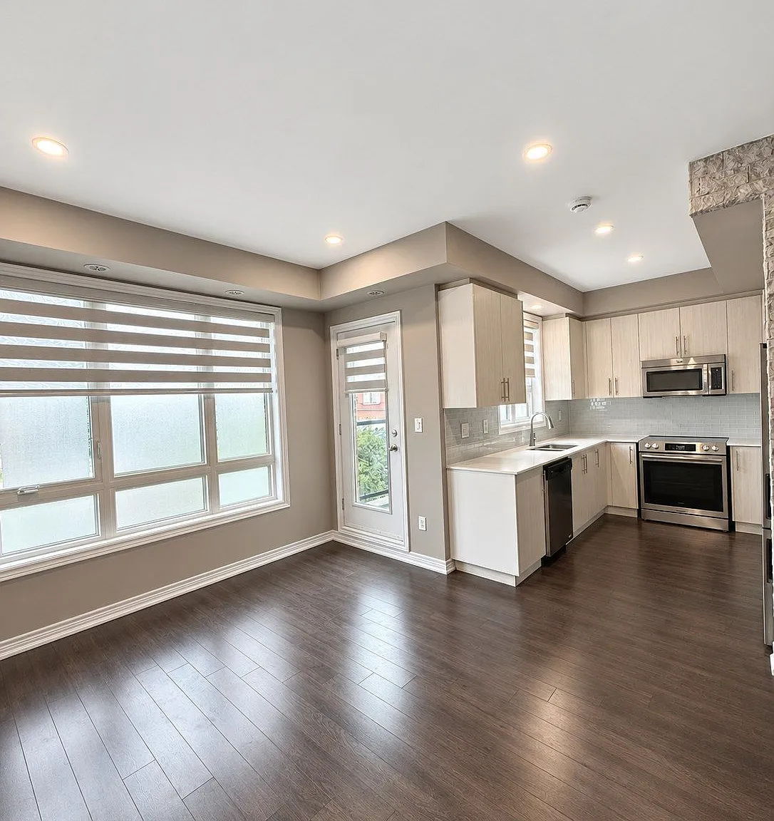 4 bed, $2,860 — Photo 2