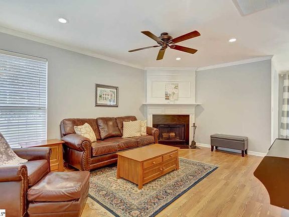 4th image of 235 Bonnie Woods Dr