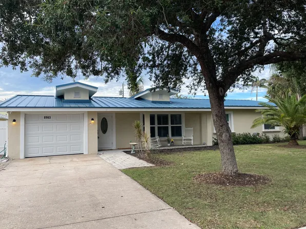 8963 SE Ceres St, Hobe Sound, FL 33455