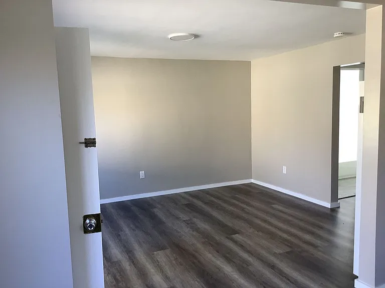 5909 Cecilia St — Photo 3