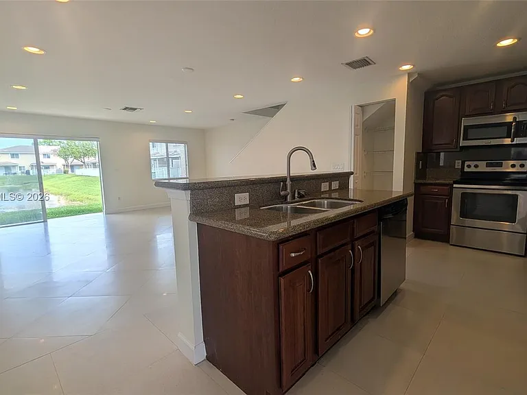5910 Royal Way #---- — Photo 3