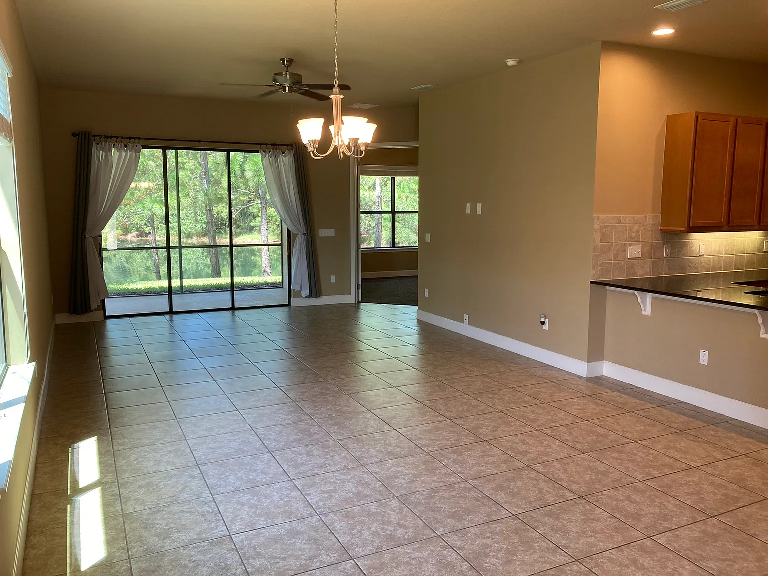 2 bed, 1562 sqft, $2,450 — Photo 3