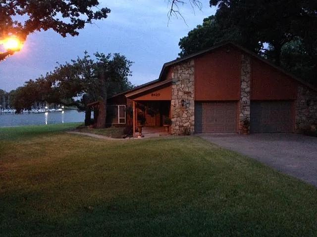 8429 Island View Dr