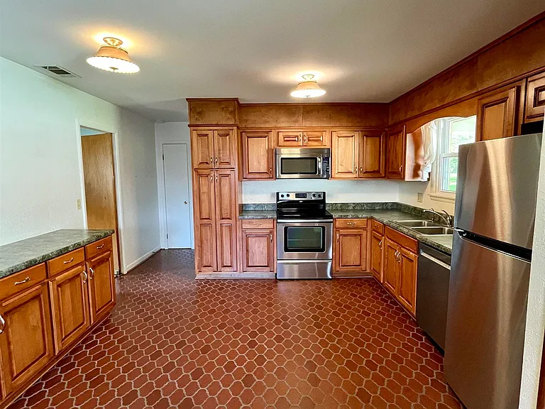 415 Harolds Dr NW — Photo 18