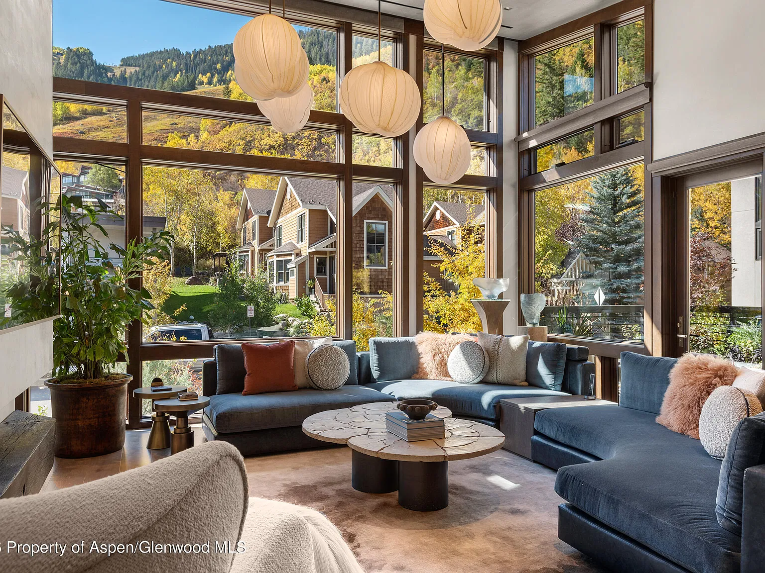 3 bed, 4.5 bath, 4996 sqft, $150,000 — Photo 4