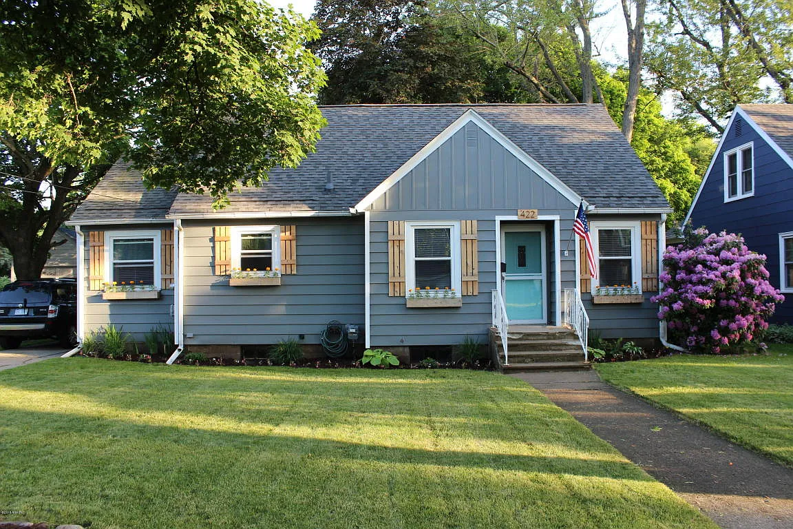 422 Parchmount Ave photo 1