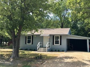 111 N 4th St, Celeste, TX 75423