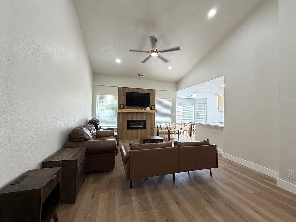 6 Hawksmoor Ct