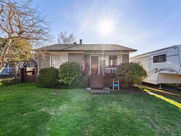 1336 Bayview St, North Bend, OR 97459