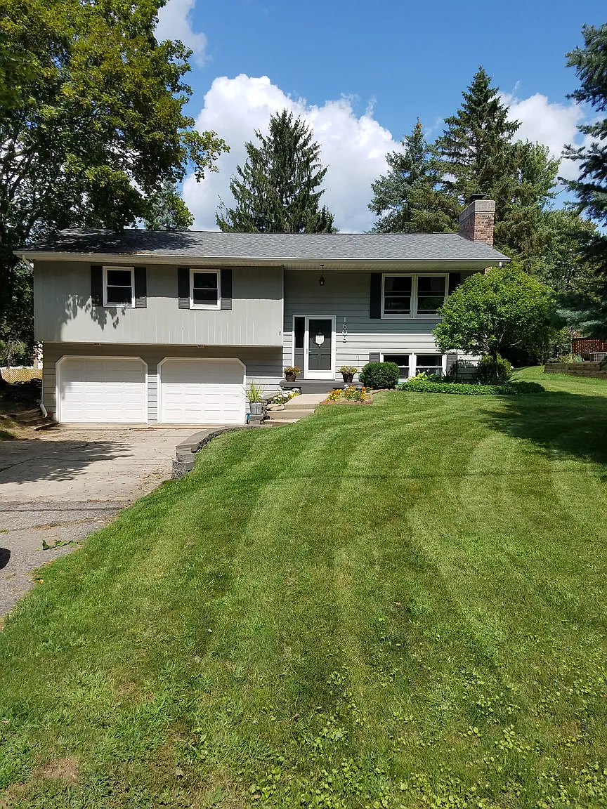 1608 Waxwing Dr photo 1