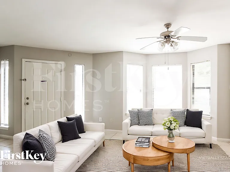 2935 La Estancia Ln — Photo 4