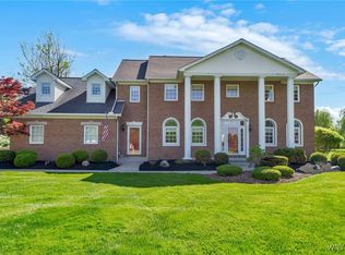 5455 Shadyside Dr, Clarence, NY