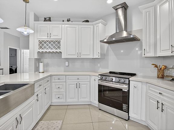 3rd image of 711 Heritage Way