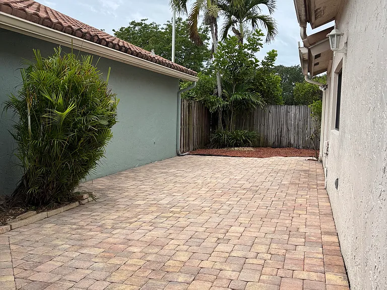 5851 Bristol Ln — Photo 11