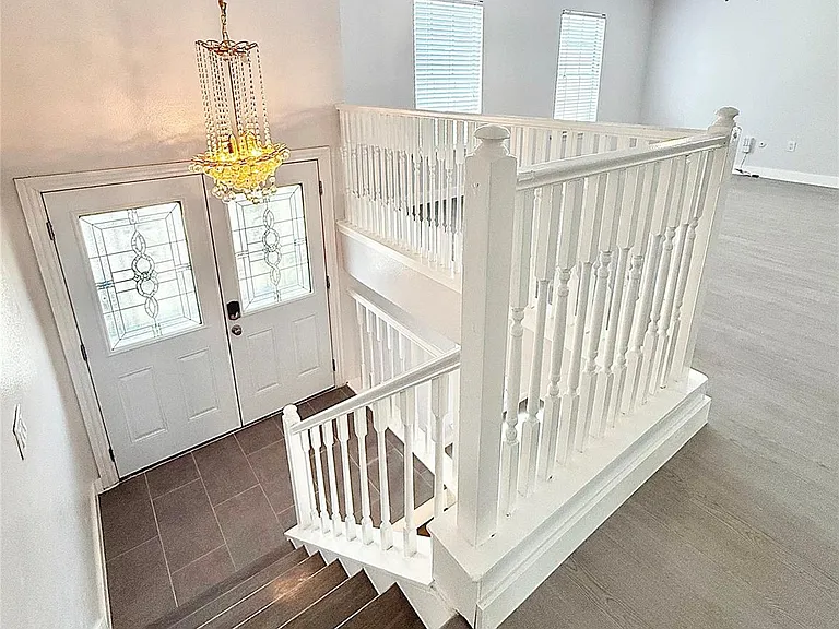 12210 Cliffgate Dr — Photo 9