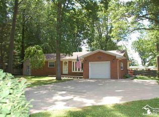 2453 Devonshire St, Temperance, MI 48182