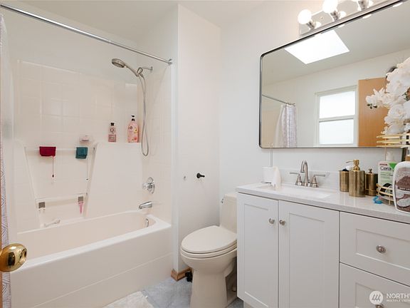 5th image of 810 84th Drive NE