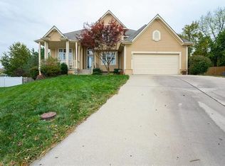 3219 SW Amber Ct, Lees Summit, MO 64082