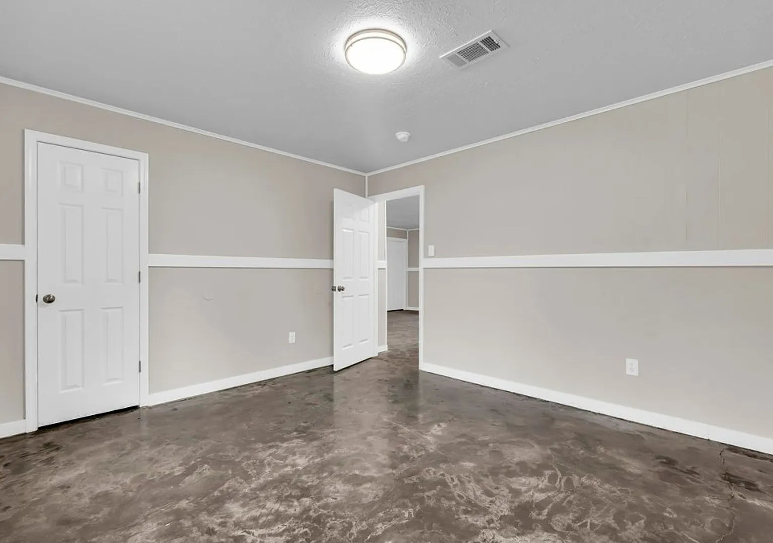 Recently Renovated 2 Bedroom 1 Bath Apartments for Rent! — Photo 3