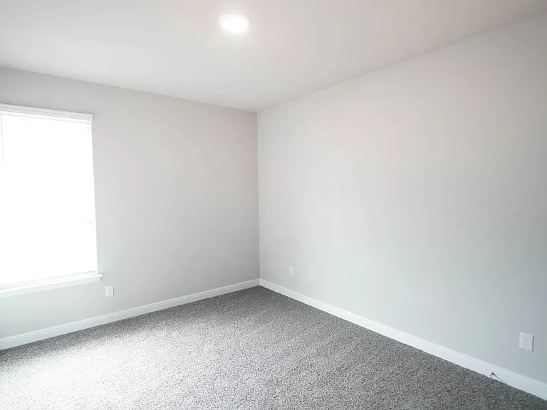2401 Goodnight Ranch Dr — Photo 9