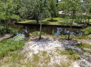 16 Wilson Way, Freeport, FL 32439
