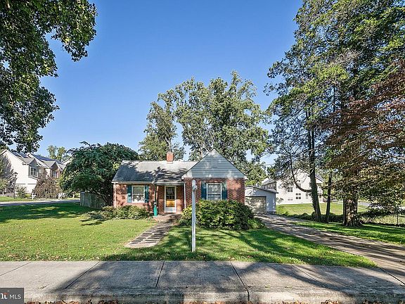 2nd image of 10903 Hobson St