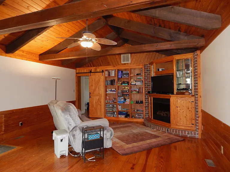 1024 Vanderploeg Dr — Photo 11