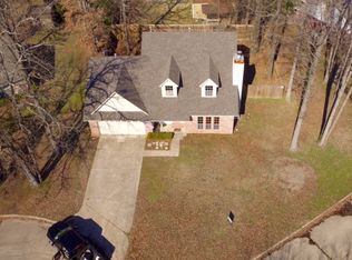 8 Westpoint St, Wake Village, TX 75501