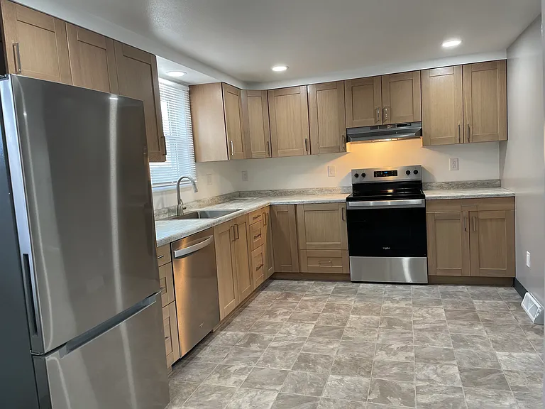 105 N Chestnut St — Photo 7