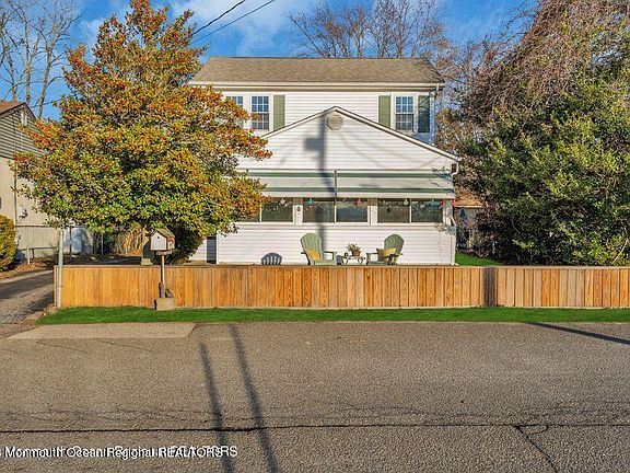3rd image of 1708 Lake Dr