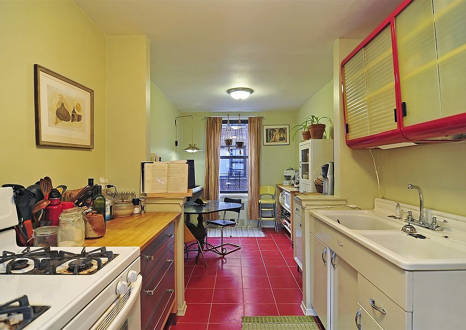 2nd image of 330 Lenox Rd APT 6B