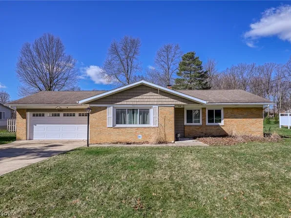 9102 Tanglewood Rd, Macedonia, OH 44056