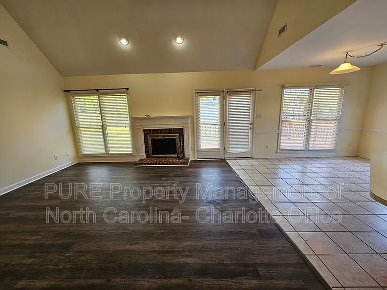 151 Woodfern Pl — Photo 9