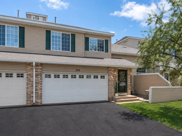 832 Summer Pines Cir, Hudson, WI 54016