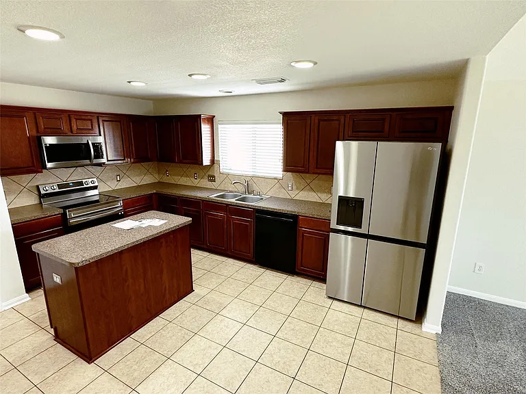 10210 Canyon Rose Ln — Photo 4