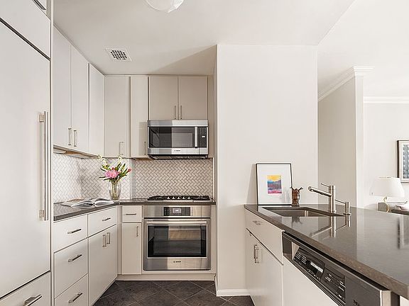 5th image of 315 W 99th St APT 6B