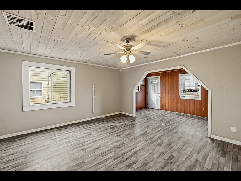 1411 Delaware Ave — Photo 5