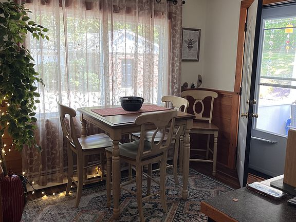 3rd image of 59 Riddell St #1