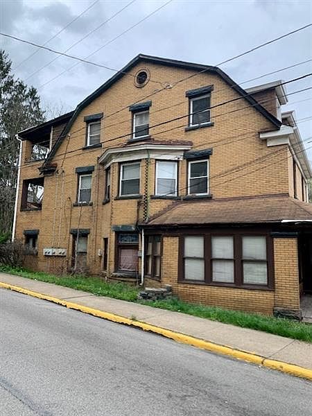 2nd image of 400 Robinson St