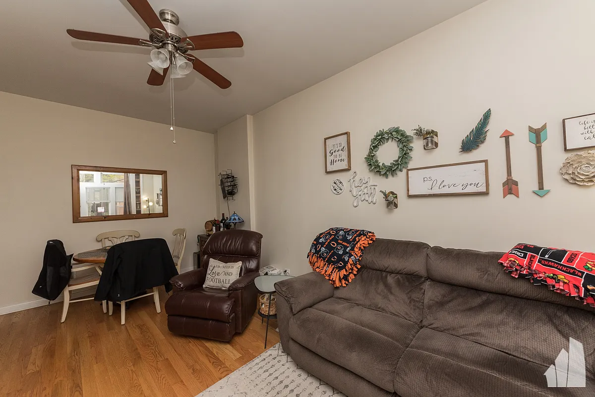 2 bed, 1.0 bath, $2,195 — Photo 2