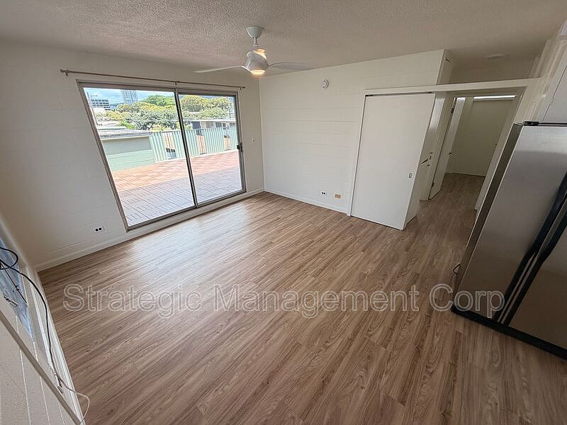 1st image of 838 Lukepane Ave #404