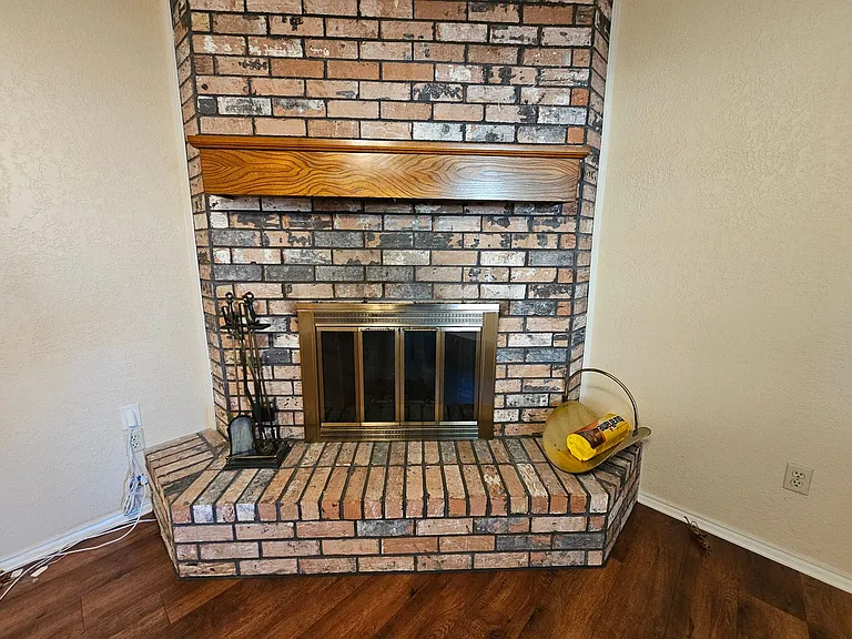 400 Hallmark Dr — Photo 9