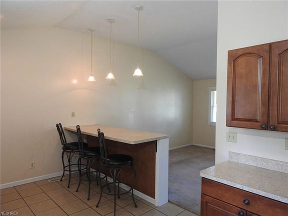 3rd image of 6468 Edgehurst Dr