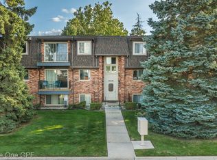 206 Riviera Dr, Saint Clair Shores, MI 48080