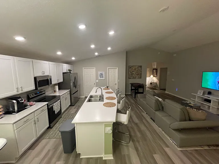 315 Lily Ln — Photo 3