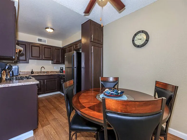 Mojave Blue Apartments — Photo 10