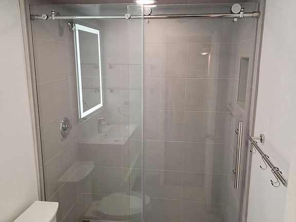 3rd image of 500 Glenwood Cir APT 220