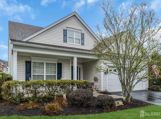 445 Crossfields Ln, Somerset, NJ 08873