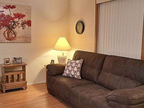 4th image of 566 Blue Ridge Dr